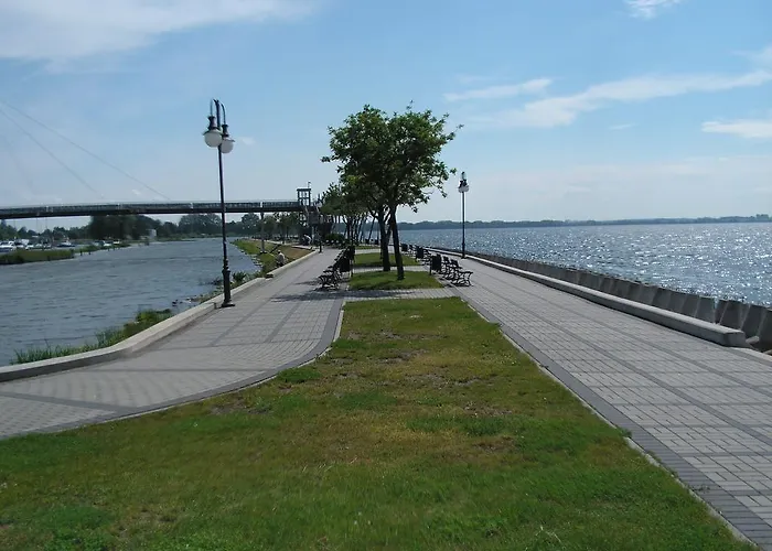 Waterside Apartment *